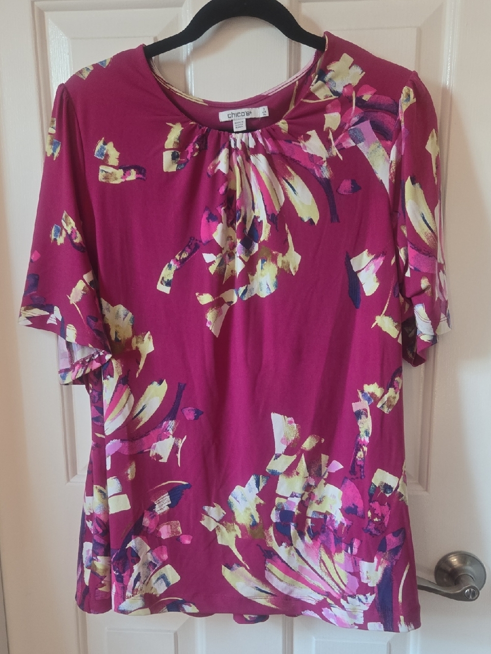 Chico's Fuchsia Abstract Floral Short Sleeve Top